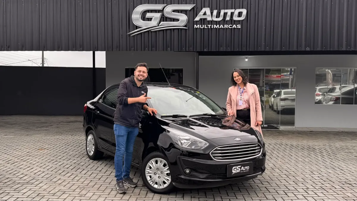 Cliente de Joinville/SC recebendo o Ford Ka Sedan